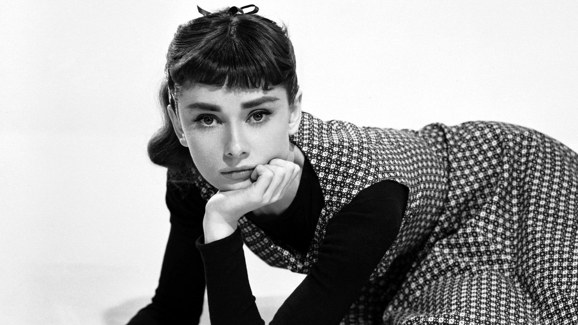 9 Gifs Of Audrey Hepburn That Will Make You Want To Become More Glamorous