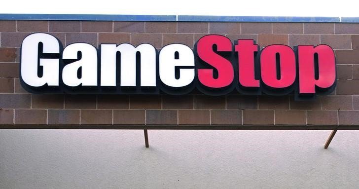 GameStop to Test Out Selling Comics