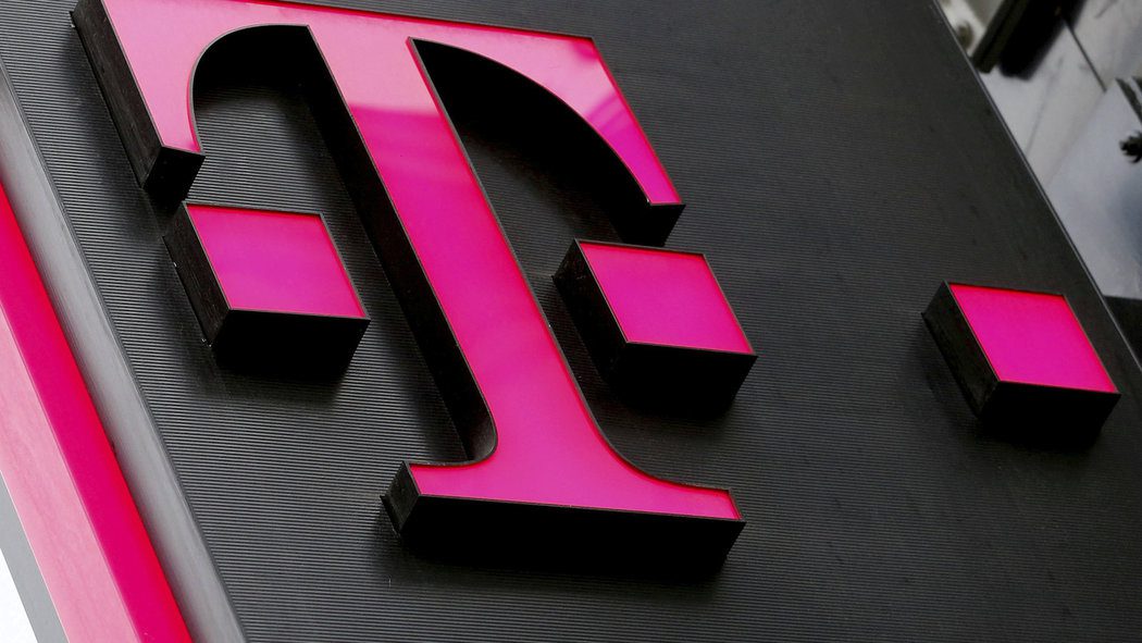 T-Mobile Black Friday: Deals on iPhone, LG, Samsung Phones