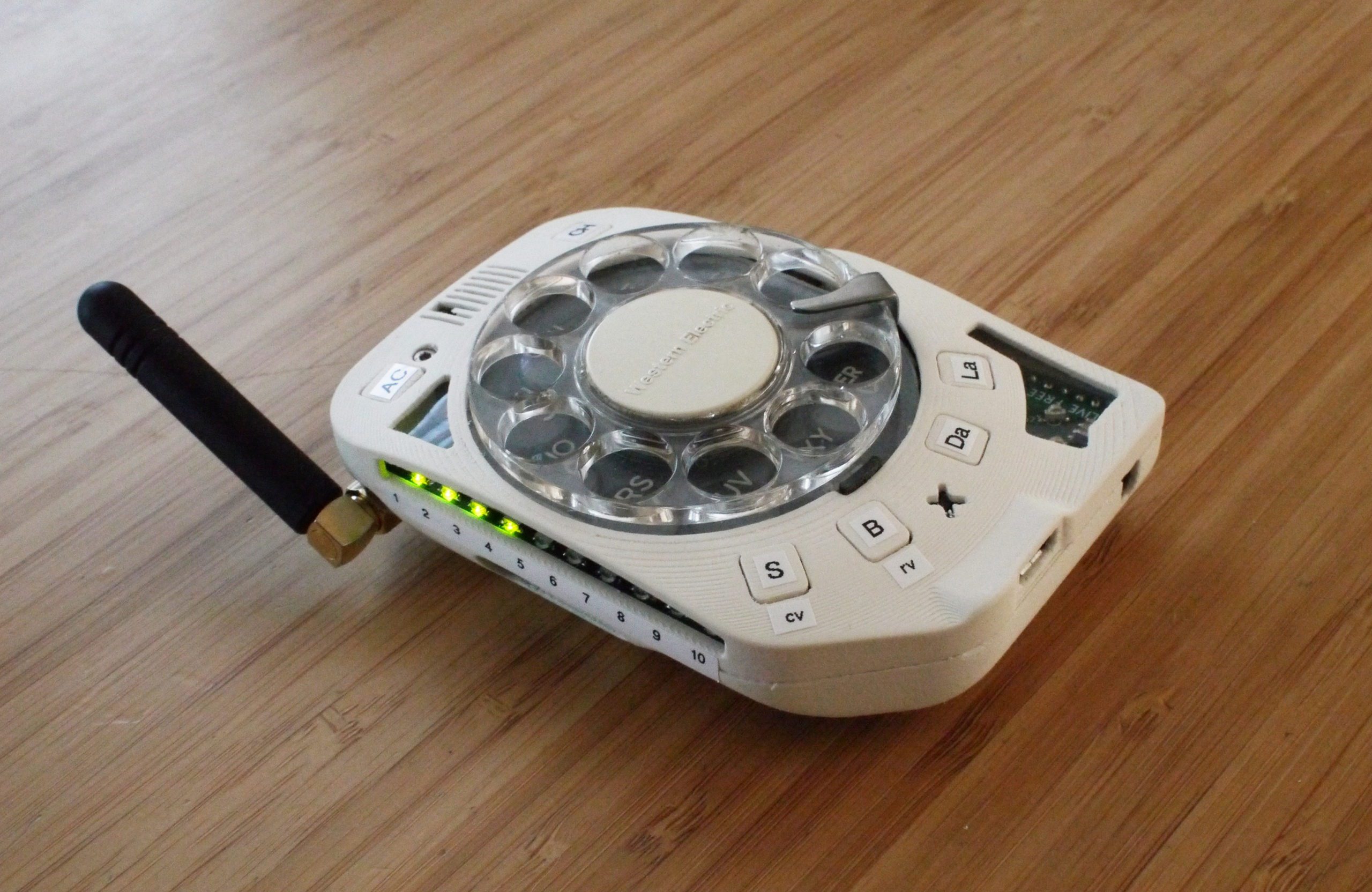 The Distraction-Free Rotary Cellphone