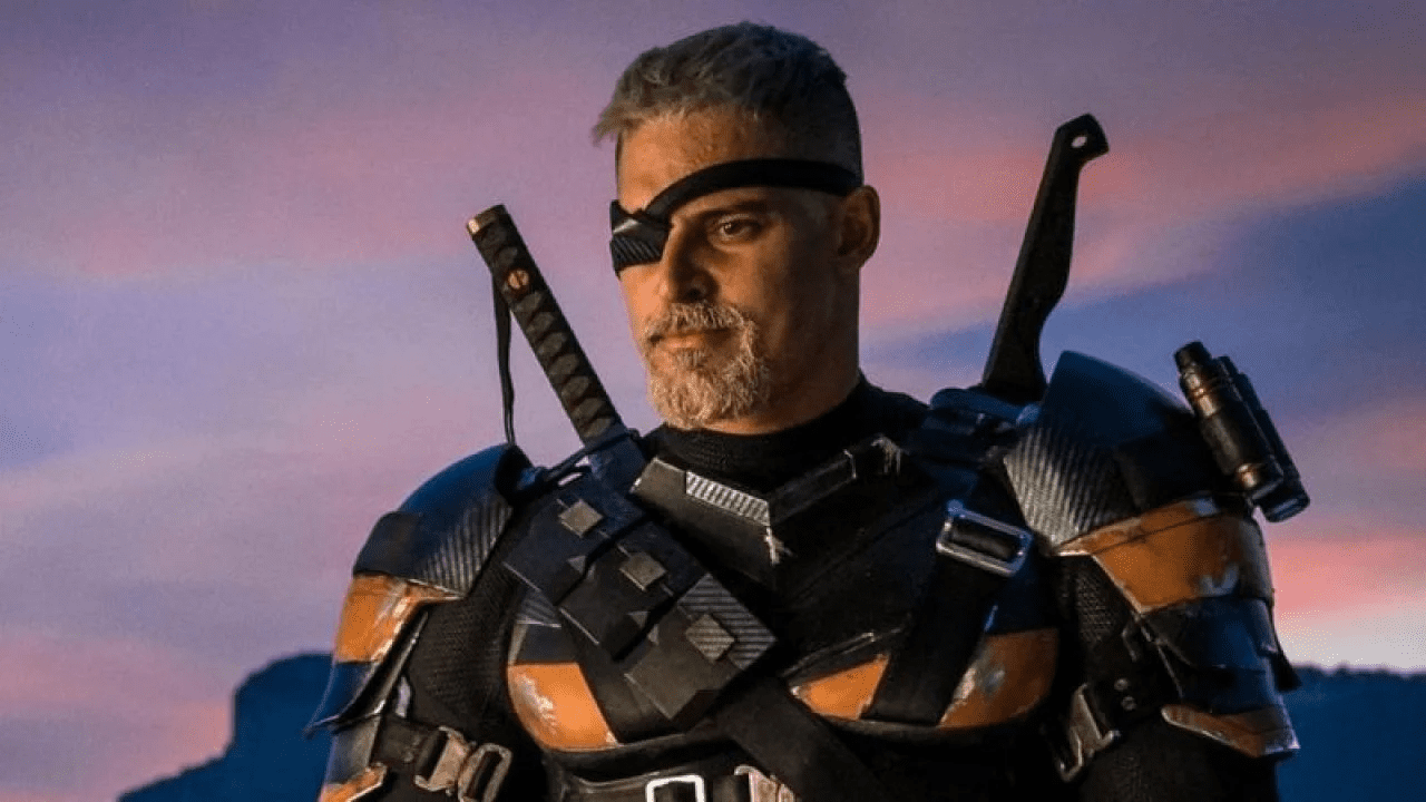 Zack Snyer’s Justice League “Borrows” Logo From Halo For Deathstroke’s Sword
