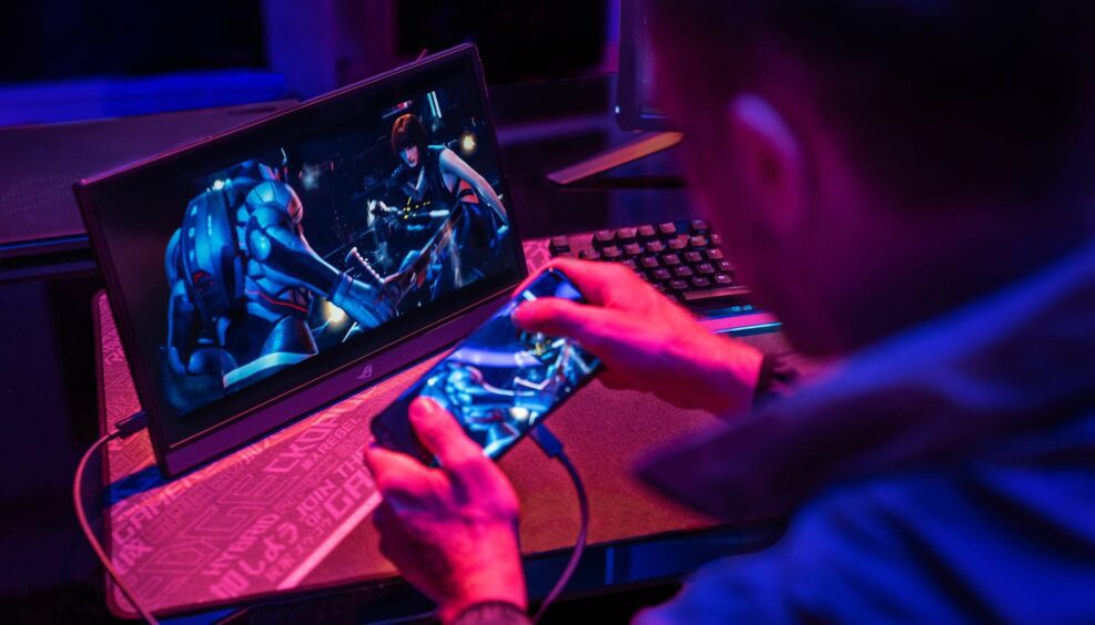 ASUS Announces Strix XG16 Portable Gaming Monitor